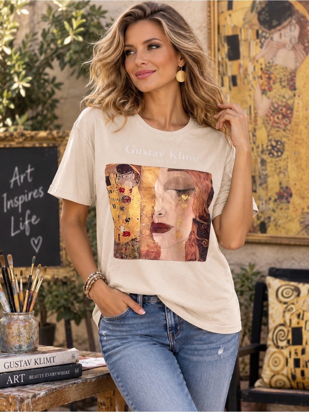 ORCA brand beige T shirt of “The Kiss” by Gustav Klimt